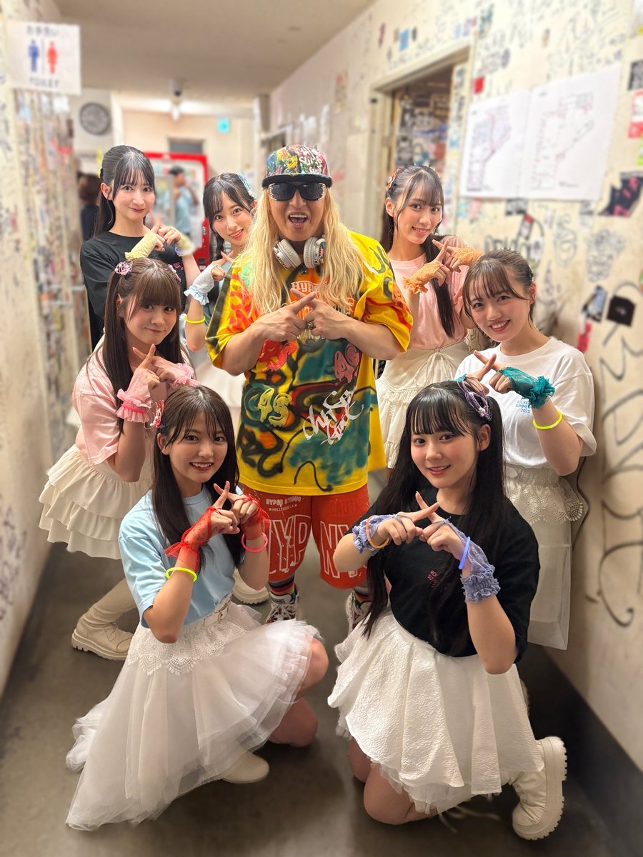 battengirls_jp's tweet photo. #ロケフェス2025 🚀

#DJKOO さん 、#永野 さん #お見送り芸人しんいち さん、 #のん さんと一緒にお写真撮っていただきました📸✨️

本日はありがとうございました！

#ばってん少女隊 #BATTENGIRLS #ばっしょー https://t.co/fLiSaCbofY