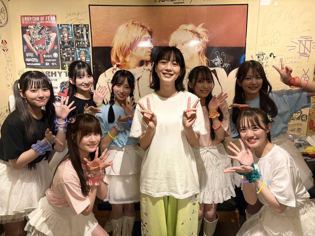 battengirls_jp's tweet photo. #ロケフェス2025 🚀

#DJKOO さん 、#永野 さん #お見送り芸人しんいち さん、 #のん さんと一緒にお写真撮っていただきました📸✨️

本日はありがとうございました！

#ばってん少女隊 #BATTENGIRLS #ばっしょー https://t.co/fLiSaCbofY