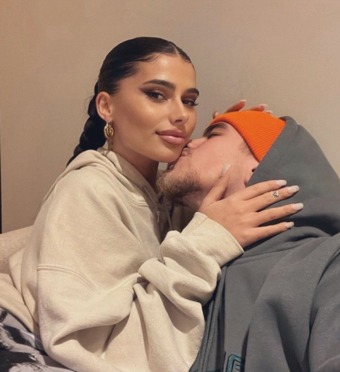 lluv04's tweet photo. 🧡🖤 https://t.co/GbptC9uSR4