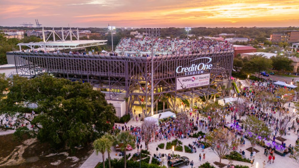 AnthonyClose's tweet photo. Hear me out: What if we built a tennis stadium on the Trop site?

The @WTA is HQ’d in @StPeteFL and Tampa Bay lacks a tennis stadium complex. Pair it with a hotel and it could become a demand driver. Getting on a medium/big tour is expensive but can be done.

Here’s Charleston’s: https://t.co/pJ88q32SB9