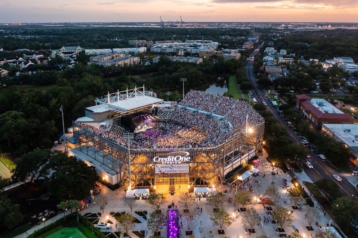 AnthonyClose's tweet photo. Hear me out: What if we built a tennis stadium on the Trop site?

The @WTA is HQ’d in @StPeteFL and Tampa Bay lacks a tennis stadium complex. Pair it with a hotel and it could become a demand driver. Getting on a medium/big tour is expensive but can be done.

Here’s Charleston’s: https://t.co/pJ88q32SB9