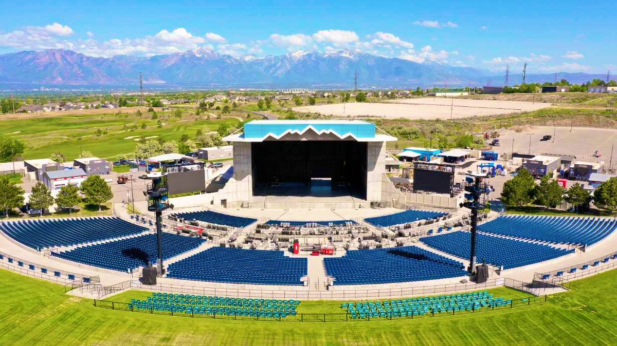 “You know the kind of song that’ll get you high”

On this day 15 years ago, #DaveMatthewsBand debuted “Write a Song” at the USANA Amphitheater in West Valley, UT. 

Since then, it’s been played 41 times,  most recently on 8.25.21 in Gilford, NH