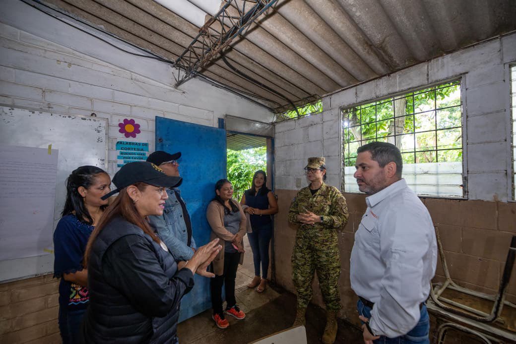 Ministerio de Educación tweet media