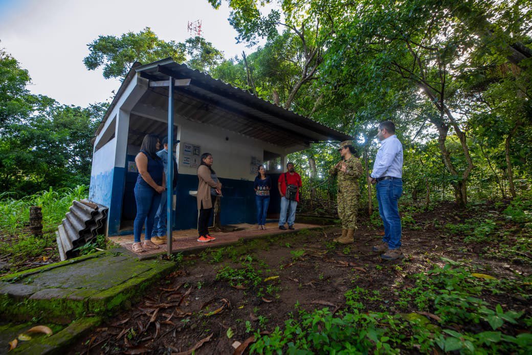 Ministerio de Educación tweet media