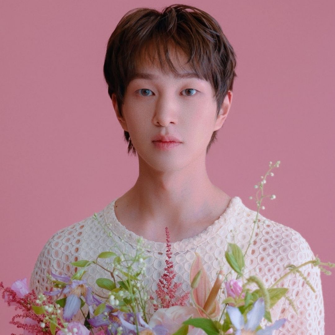 OneilyMusic's tweet photo. ONEW of SHINee announces his Japan 2nd mini album ‘SAKU,’ out on October 1. https://t.co/Ft6xqmwhFn