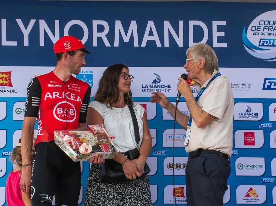 Sept mois après son AVC avec troubles du langage, Daniel Mangeas a effectué son retour en tant que speaker ce dimanche à l'occasion de la Polynormande, sur ses terres de Saint-Martin-de-Landelles.

📷 Axel Lhote/Arkéa-B&amp;B Hôtels