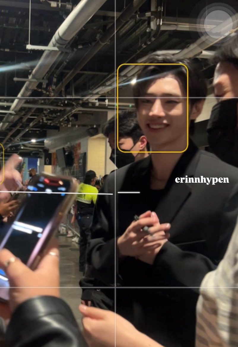 가슴에 손 얹고 차카니천사누누슴◜◡◝ 보여주면 제 가슴에 국밥 쏟은거 마냥 따뜻해지죠..