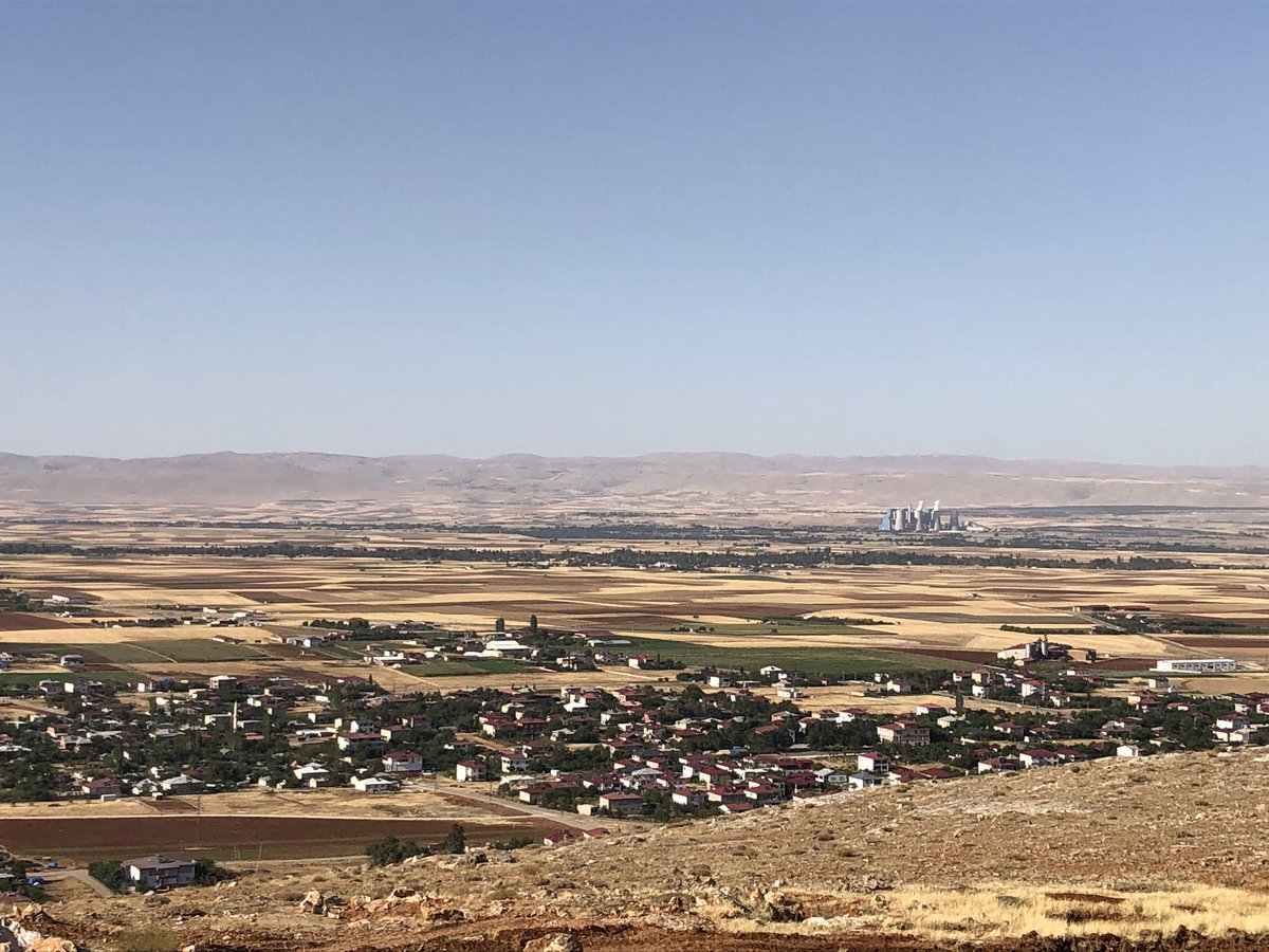 ilyasGkhan1's tweet image. #Memlûk Sultanı #Baybars’ın #Selçuklulara yardım etmek için geldiği Anadolu Seferinde Moğolları hezimete uğrattığı #Hunu #Savaşı alanındayız. #Afşin (Tarihçiler: Yusuf Gülden, Mesut Özden ve Ali Kılıç ve Uğur Yinanç)