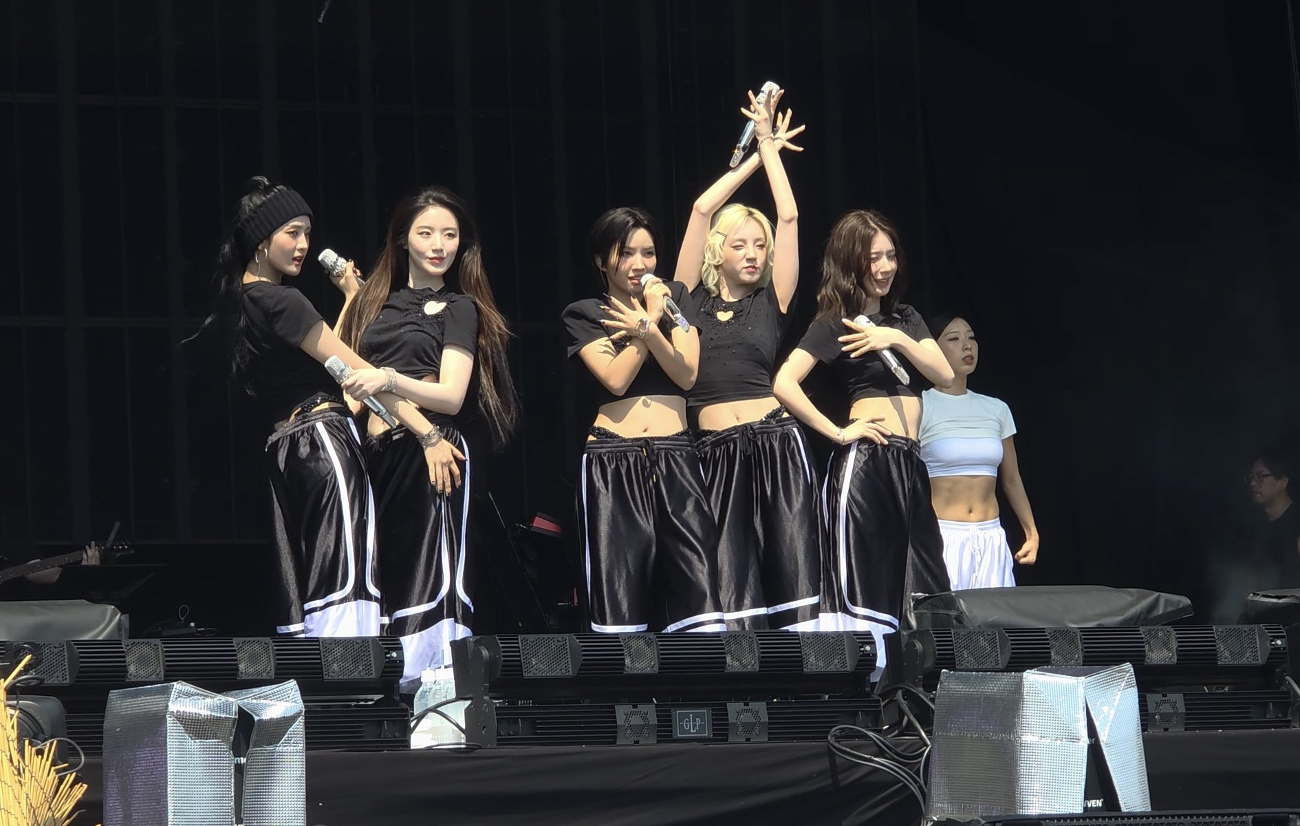 GykHhk_aQAAHrKL?format=jpg&name=large