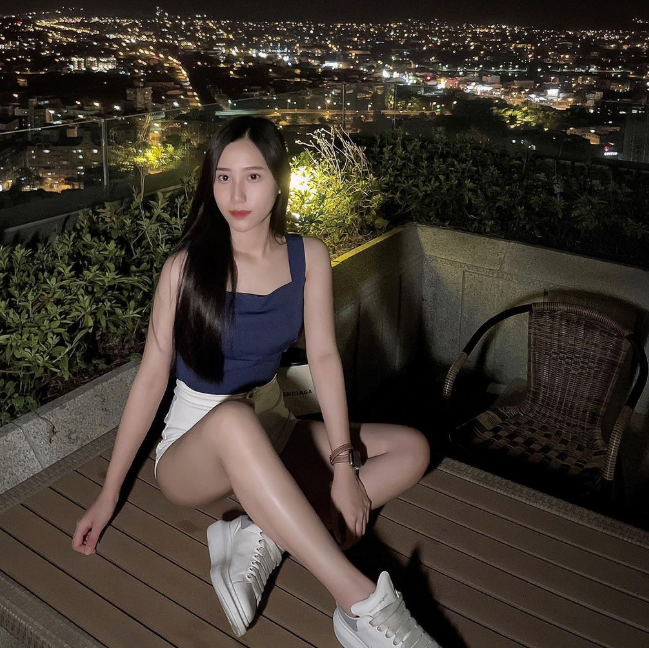 区域：新加坡  性别：女  身高：166cm  体重：54kg 点赞 私