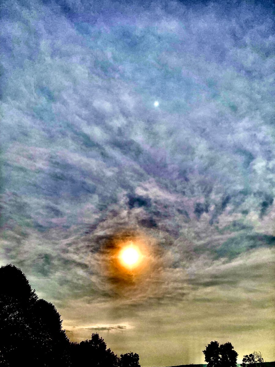 Sunrise;  eyeballs and angles. 

Or maybe angels. 

Jury's still out.