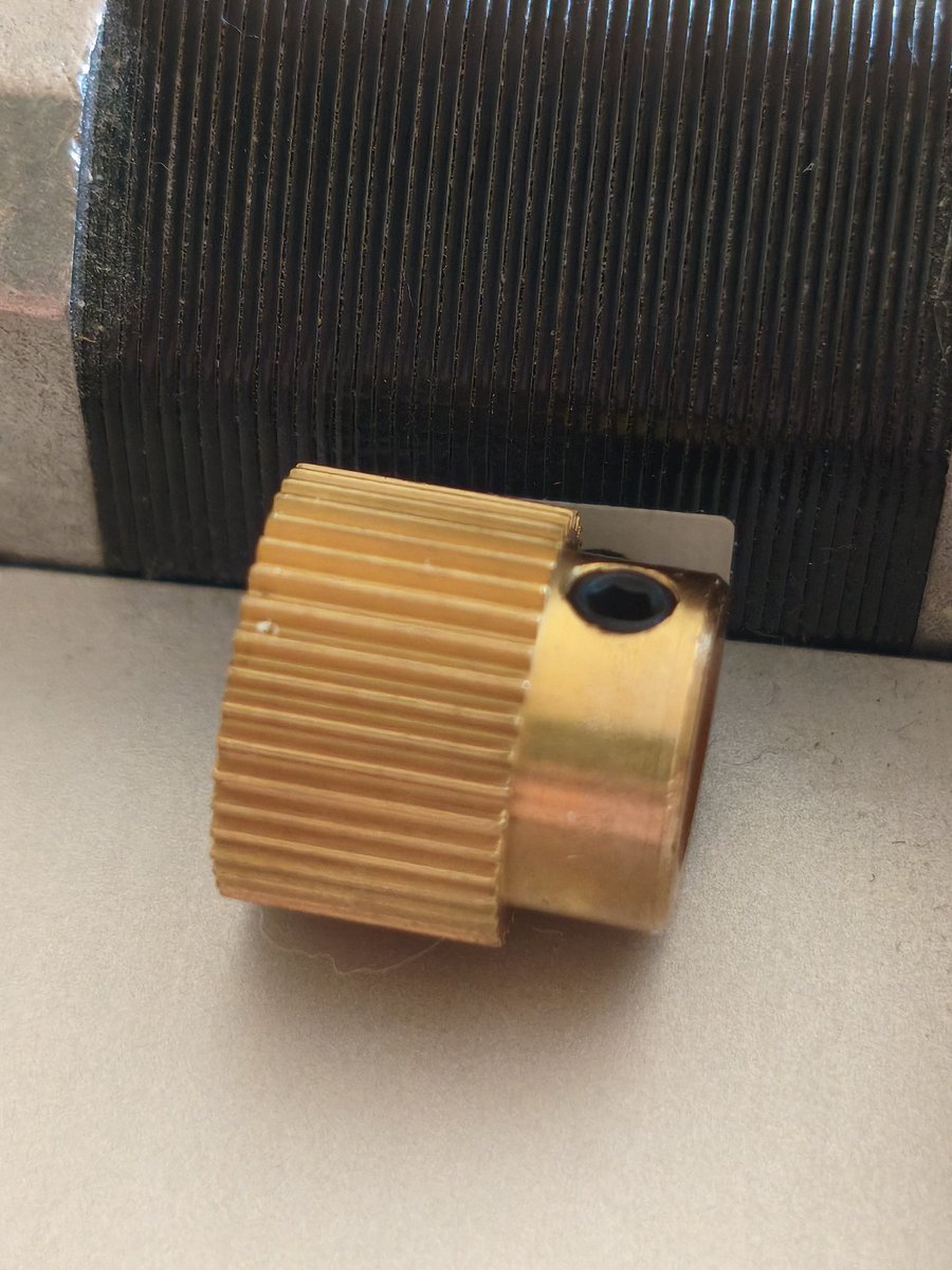 The extruder driving gear needs to be replaced. New one is ready.
#3DPrinting