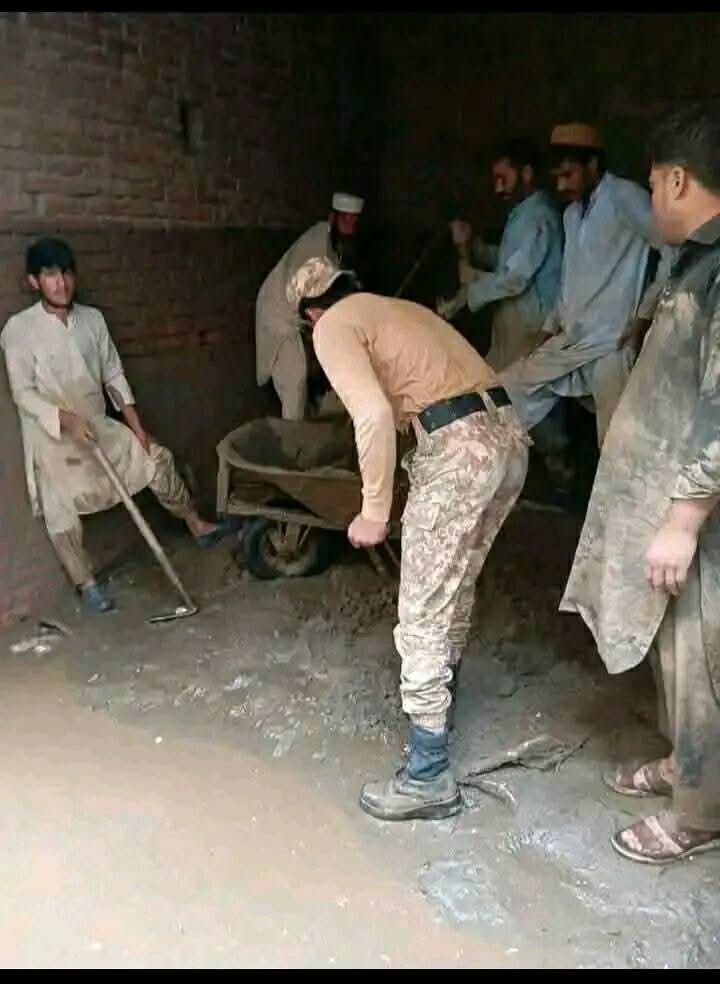 Farhan52422's tweet photo. فوج خیبرپختونخوا کے وسائل اور معدنیات لوٹتے ہوئے

#PakArmyZindabad #pakistanzindaababd https://t.co/jDXEOomWe8