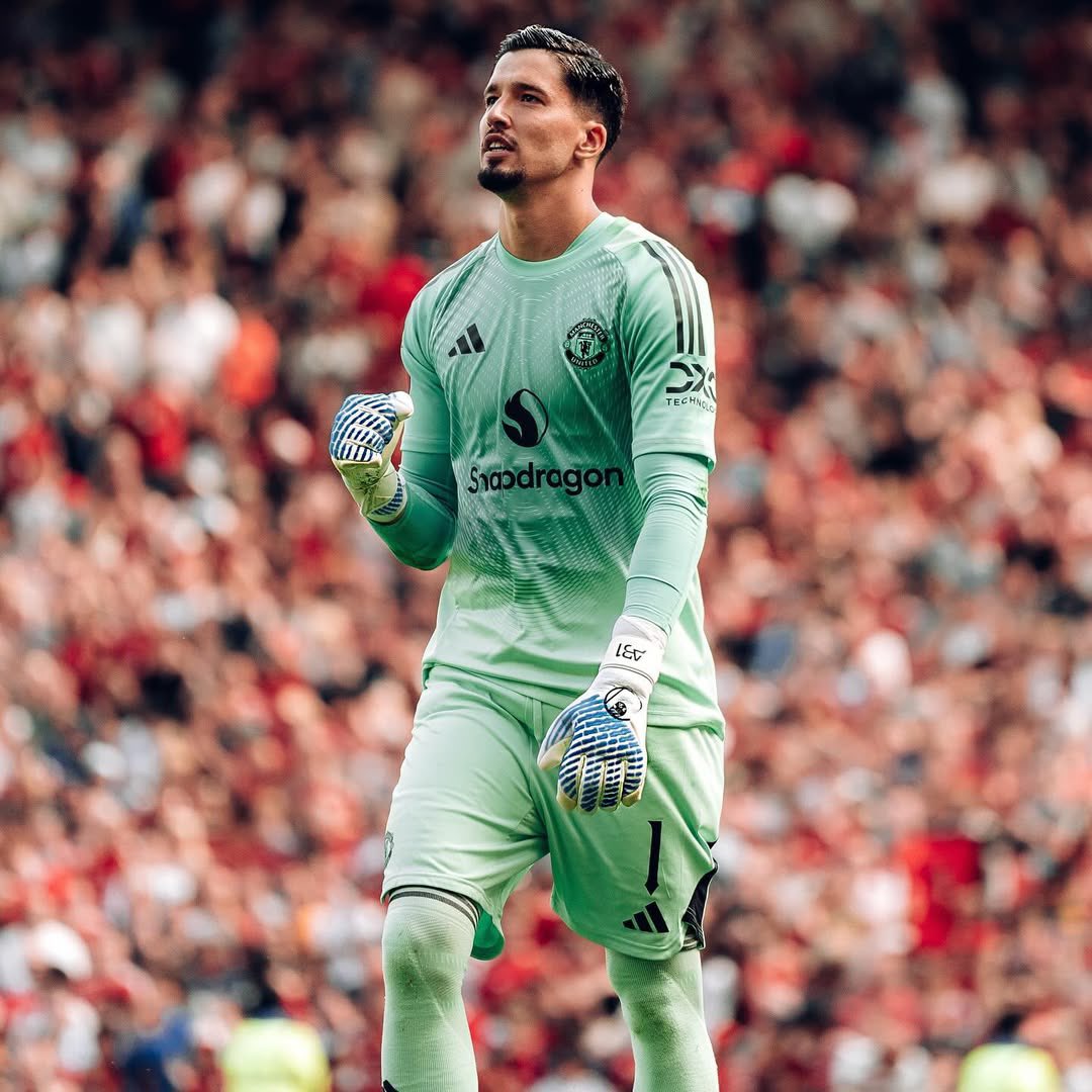 Altay Bayındır (27) 🇹🇷 starts for Manchester United 🏴󠁧󠁢󠁥󠁮󠁧󠁿 vs Arsenal 🏴󠁧󠁢󠁥󠁮󠁧󠁿.

<a href="/AltayBayindir_1/">Altay Bayındır</a>

#ManUtd #Arsenal