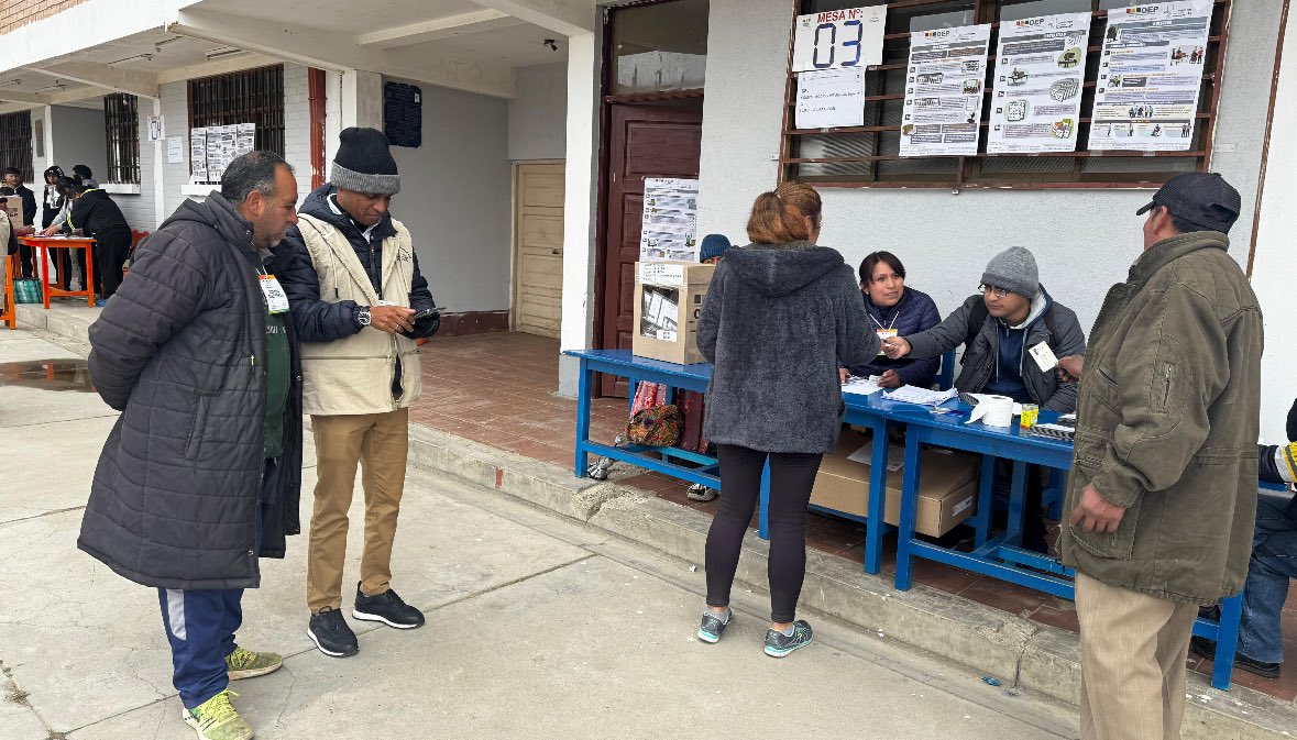 Observatorio Electoral Copppal (@copppalobserva) on Twitter photo #EleccionesBolivia🇧🇴
La MOE de <a href="/copppal_oficial/">copppal-oficial</a> inicia sus actividades de observación electoral en la Ciudad de La Paz. #EleccionesBolivia🇧🇴
La MOE de <a href="/copppal_oficial/">copppal-oficial</a> inicia sus actividades de observación electoral en la Ciudad de La Paz.