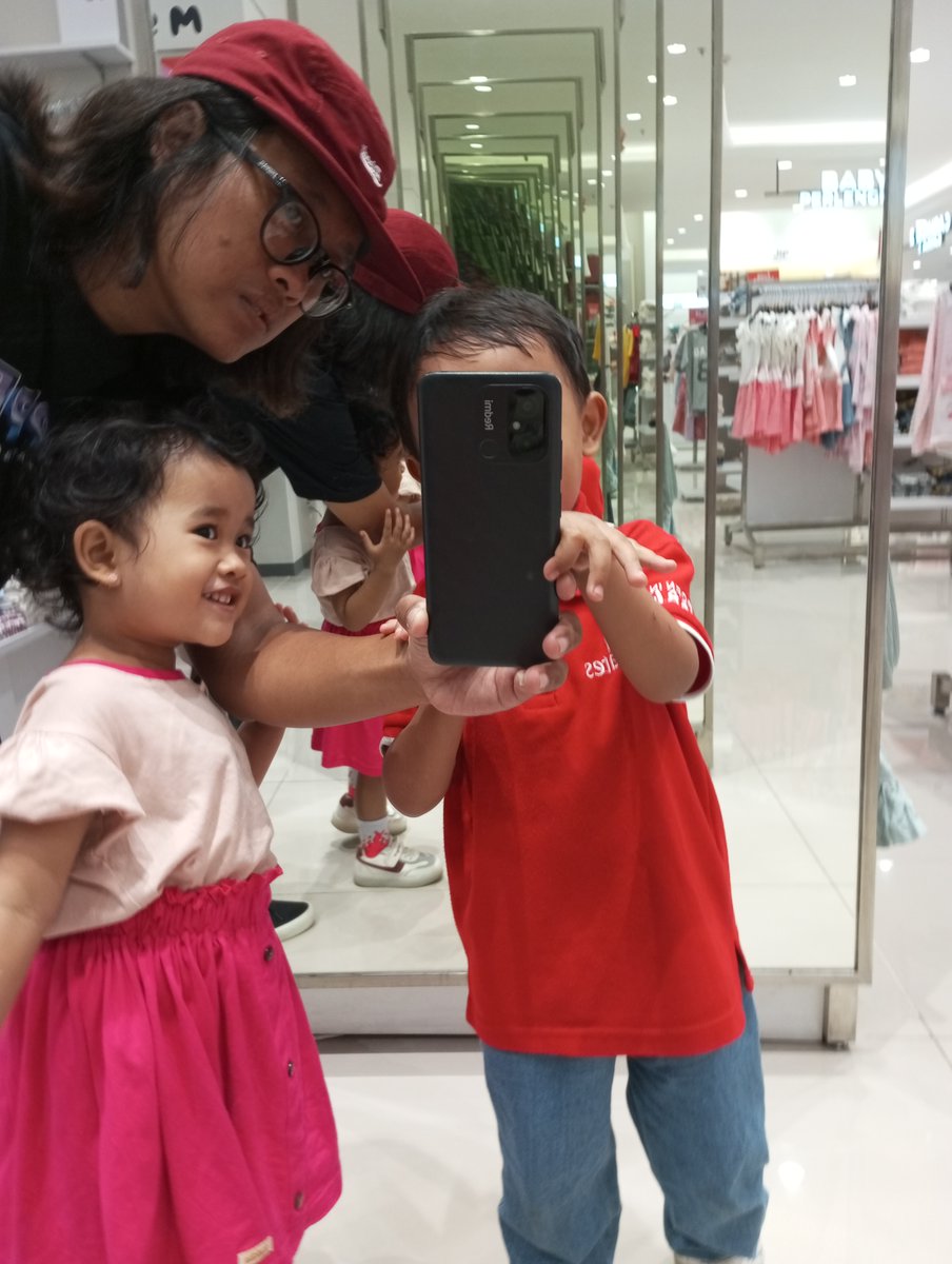 Ada duit kita beli, ga ada duit kita pergi. Hehe.