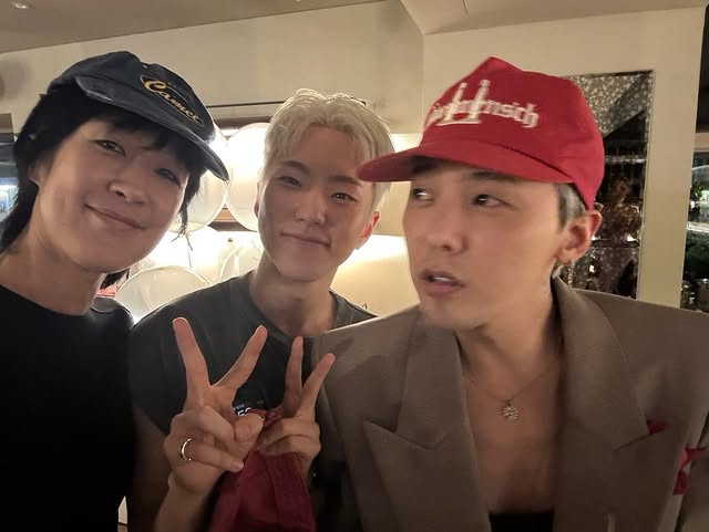 gdragonintl's tweet photo. 📸 jinkyunhong Instagram post

GDRAGON's birthday celebration, with Hoshi and Jinkyung!

Always like today with Ü
#HappyGDay
#HappyKWONJIYONGDay
#GDRAGON #지드래곤 @IBGDRGN https://t.co/Jsqlmq5dQ3