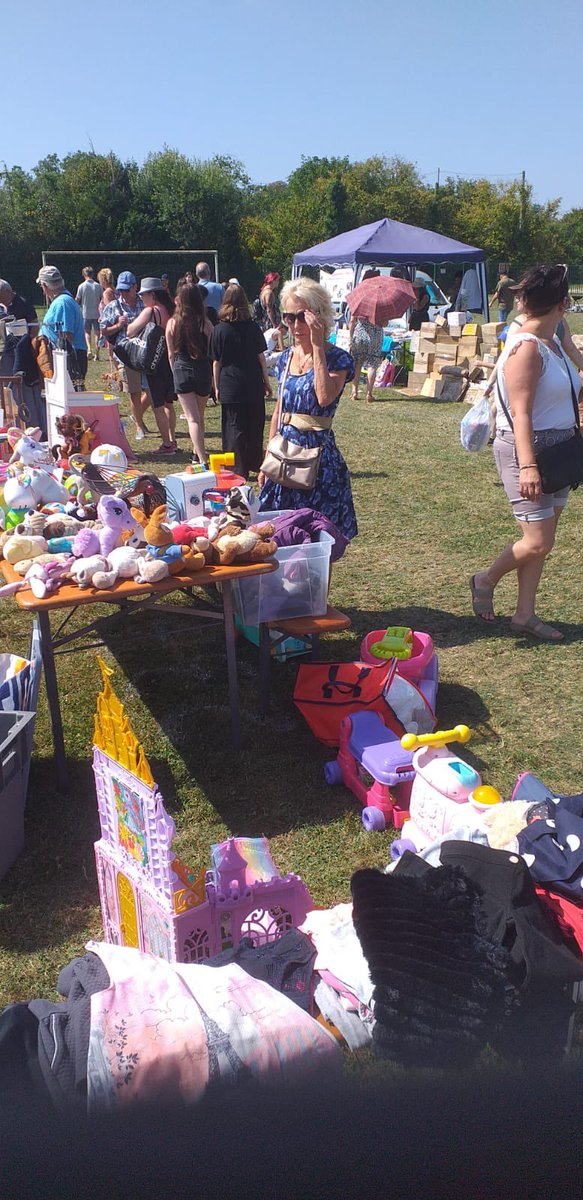 Petit tour ce dimanche à la 20ᵉ brocante vide-greniers d’Éclaron-Braucourt-Sainte-Livière 🛍️✨ 

Une belle ambiance, plein de trésors à dénicher et de chouettes rencontres sous le soleil ☀️