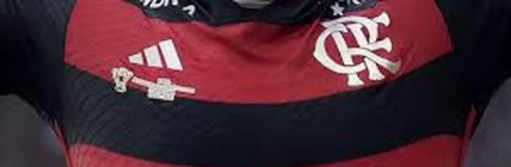 gilmarferreira's tweet photo. O contrato de patrocínio master que a diretoria do Flamengo anunciará nesta segunda-feira (18) terá, segundo informações extra-oficiais, a duração de 40 meses, indo de setembro deste ano a dezembro de 2028. Os valores seriam aqueles em torno dos R$ 270 milhões anuais. Ou seja: se confirmado este montante, estaremos falando de uma injeção de quase R$ 1 bilhão nas finanças do clube até 2028. É muita grana - lembrando que o valor a ser pago não é apenas pelo espaço na camisa, mas por um conjunto de ações a serem conhecidas no anúncio oficial. 
Vejamos…