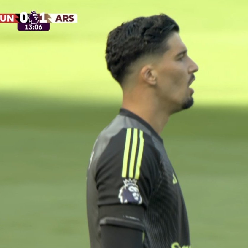 Footballtweet's tweet photo. The optimism and positivity of Manchester United fans lasted 12 minutes.

If they don't buy a new goalkeeper, they'll finish in the bottom half once again. https://t.co/D710Bl5BMy