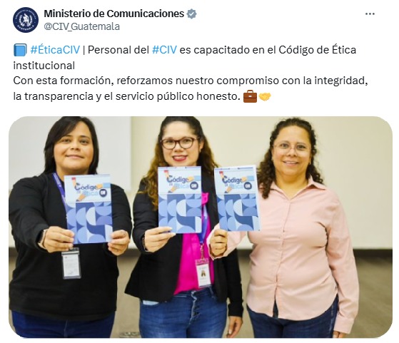 julioflores_r's tweet photo. Mientras tanto, el trabajo de la @CNCGuatemala, por medio de la Red de Integridad, no se detiene. 

La implementación de los Sistemas de Integridad en las 67 Instancias de Asuntos de Probidad, sigue su marcha con:

✅ Programas de formación, como en el @CIV_Guatemala.
✅ Habilitación de canales de denuncia, como en la @SECCATID.
✅ Desarrollo de protocolos de atención de denuncias administrativas, como en la @SG_Presidencia.
✅ Campañas de sensibilización, como en la @IGSNS502. 

La integridad se construye cada día. Estamos creando un gobierno diferente con más transparencia y más probidad

Enlaces de interés: 
🔗https://t.co/VKNHkBEOtW 
🔗https://t.co/O5MgH0Kwgs
🔗https://t.co/nNCO6iUBCw
🔗https://t.co/evYSXzlF67