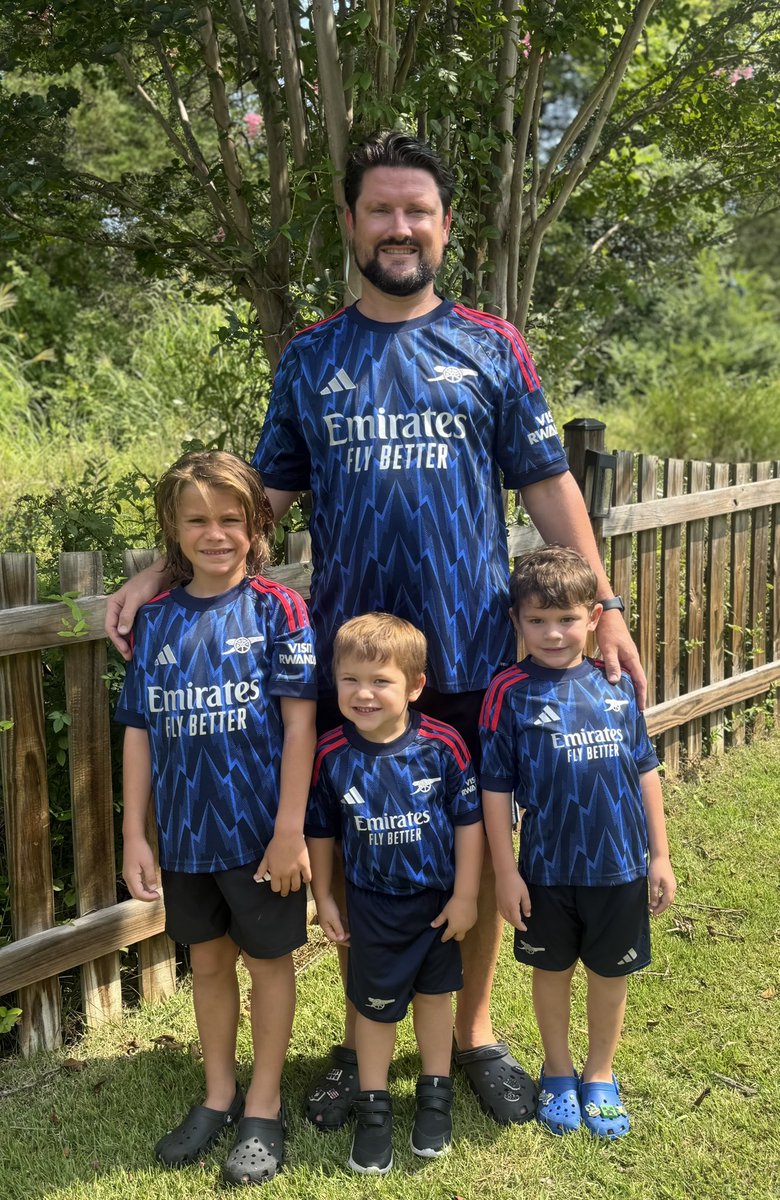 MrB04BBES's tweet photo. Come on you gunners!#MyPLMorning @PLinUSA @premierleague @Arsenal https://t.co/VB2Z7nnFGK