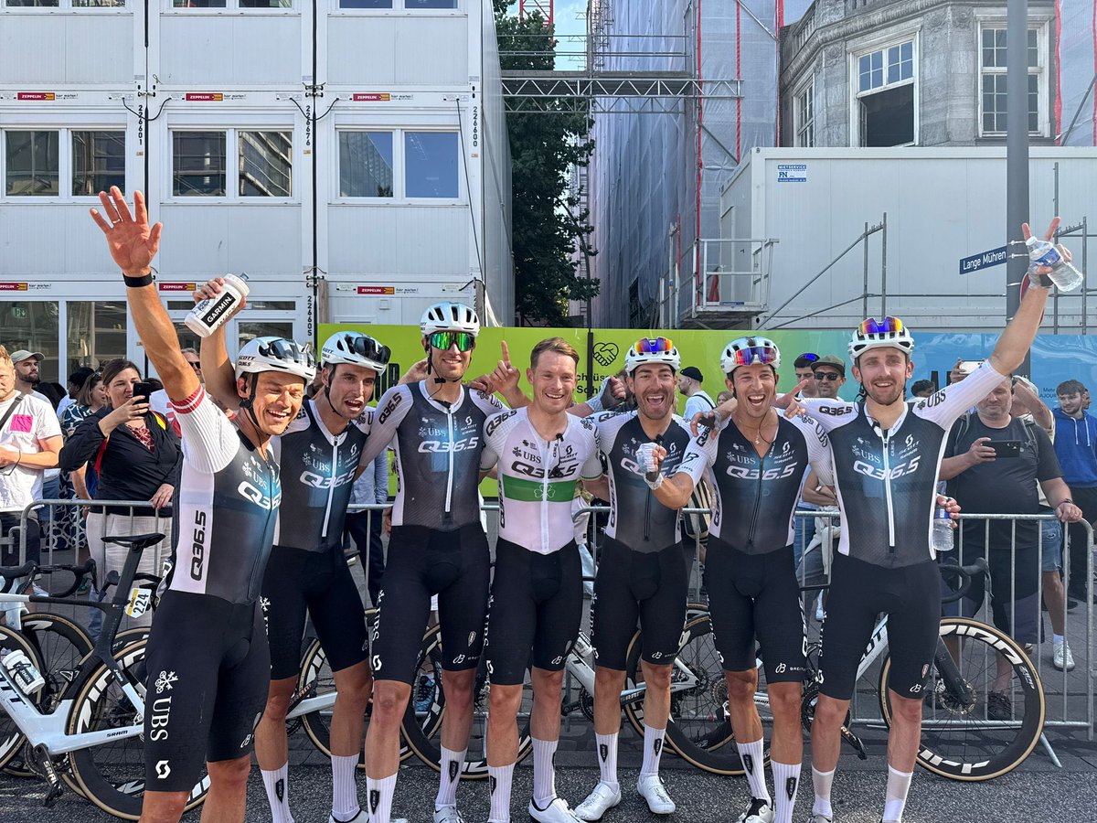 Pinarello Q36.5 Pro Cycling Team tweet media