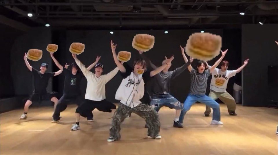 qhsrb_'s tweet image. POV. 누가박정우의빅맥을먹었을까