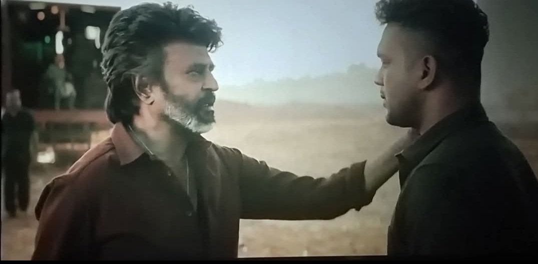 ஏமாந்துட்டோம்னு நினைக்காத,
தப்புச்சுட்டோம்னு நினச்சுக்க 
அது உனக்கு வேணாம்....!

அடடா....! 
ஆட்டோ பின்னாடியே எழுதலாமே..!

#CoolieBlockbuster