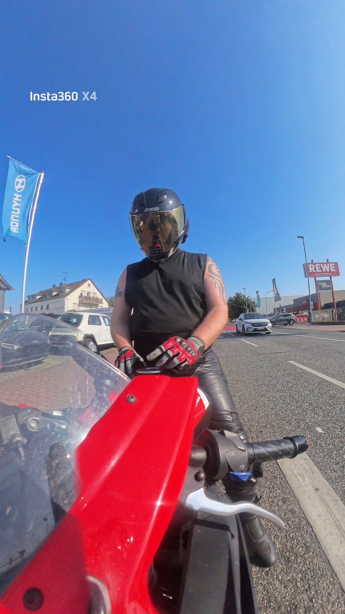 125ccmBiker's tweet photo. #gaybiker https://t.co/s3sRT6SfmB
