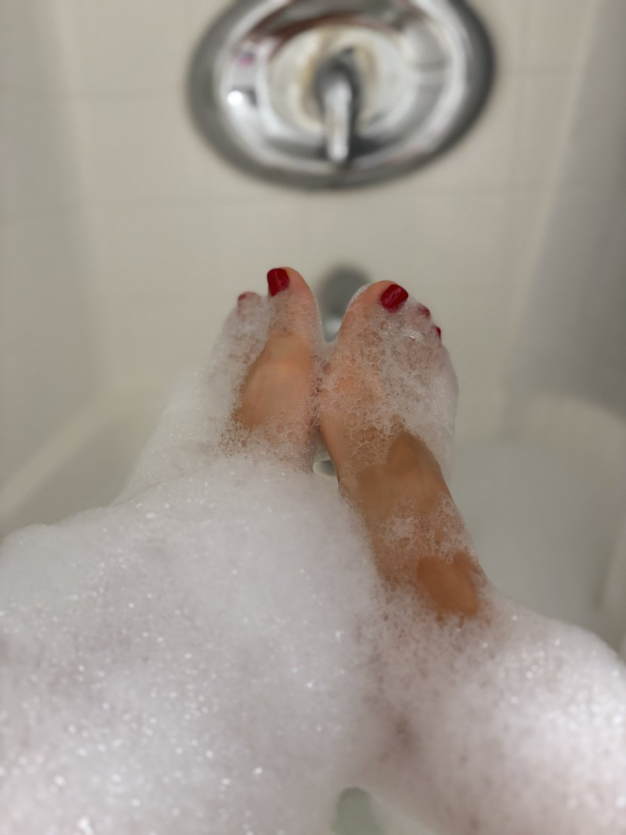 pennys_fxxt's tweet photo. Double Trouble bubble bath time - available for customs all day today if you want to get naughty and play with me 😈

Feet toes foot fetish naughty nice foot model only fans https://t.co/HWKabp0XcF