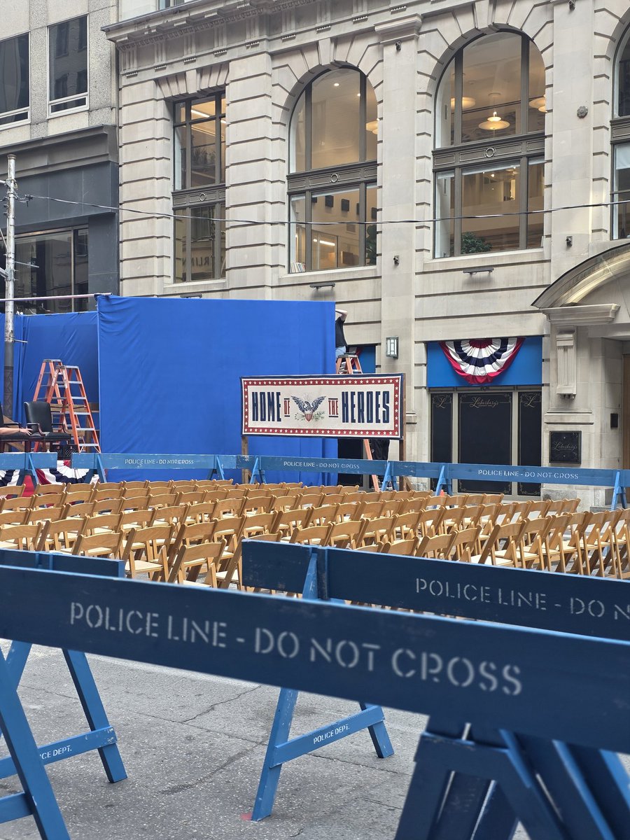 💭🇧🇷 | O escritor da série Vought Rising compartilhou agora pouco em seu Instagram que hoje começa o 1º dia de filmagens da série em Toronto. E divulgou o nome do episódio:
“VOUGHT RISING — Episódio #1x01
“Ameaça Vermelha”
Escrito por: Paul Grellong
Dirigido por: Sam Miller” 🎬