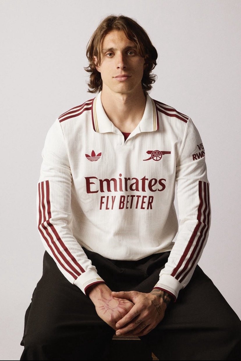 Oliver Lewis on X: "wholly fitting that Calafiori got the first goal in  Arsenal's new third shirt. #Arsenal #Calafiori https://t.co/wgv0usc3Tv" / X