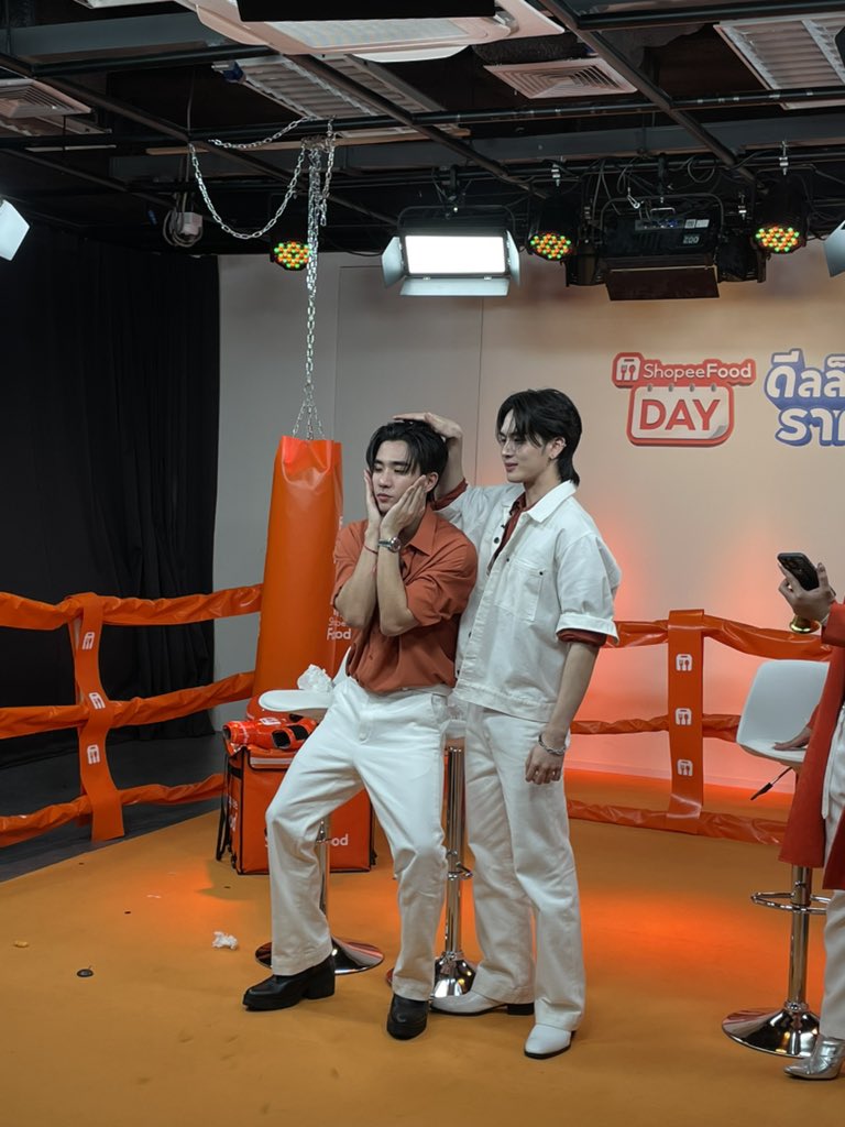 แอดมินขอบคุณทุกคนที่มาฟินกันในไลฟ์วันนี้น้า~ 🧡หวังว่าทุกคนจะสนุกกันแบบเต็มอิ่มไปเลยย ✨

อย่าลืมแคปโมเมนต์ที่ชอบ+เหตุผล พร้อมติด #ShopeeFoodxPerthSanta
ลุ้นรับโพลารอยด์พร้อมลายเซ็น #เพิร์ธเเซนต้า ไปเลย! 🎁

#ShopeeFoodTH