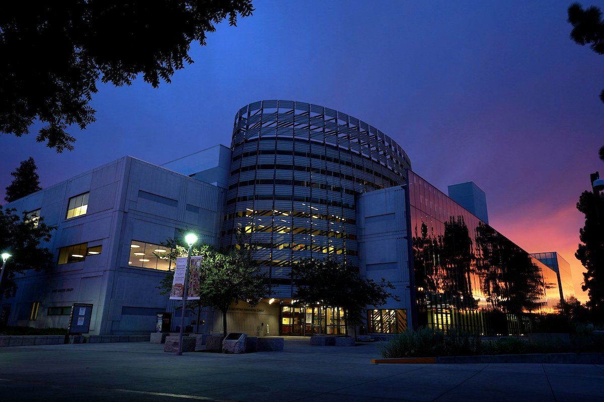 Make sure you have a valid Bulldog Card if you plan to be in the Library after 8 p.m. On Thur, the Library will start “Bulldog Hours” from 8 to 11pm, Sun through Thur. Swipe card access only. Want more info? Need to get your card? Hit up our LinkTree #FresnoState #SafeLibrary