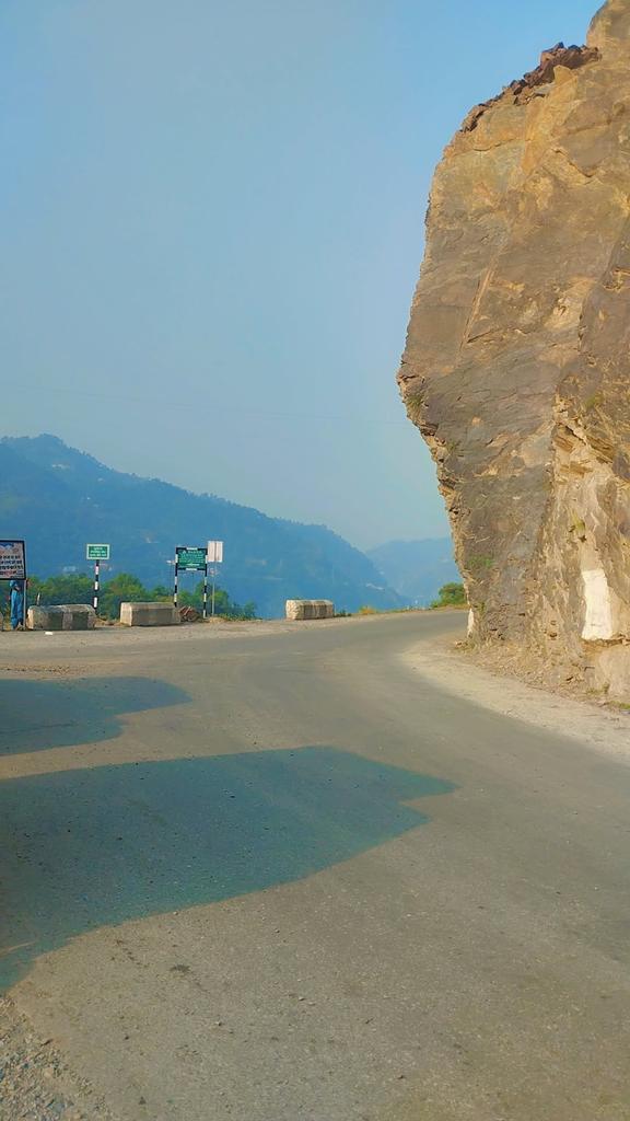 हिमाचल_से💙🇮🇳 (@deepali1616) on Twitter photo सामान्य सा दिखने वाला जीवन, छोटी छोटी साधारण सी खुशीयाँ, सभी को ना मिल पाये ... ये इतनी सामान्य बात नहीं है. जो मिला है ईश्वर को उसका धन्यवाद करना ना भुले....
<a href="/Deepali1616/">हिमाचल_से🇮🇳💙</a> ❣️❣️💯 सामान्य सा दिखने वाला जीवन, छोटी छोटी साधारण सी खुशीयाँ, सभी को ना मिल पाये ... ये इतनी सामान्य बात नहीं है. जो मिला है ईश्वर को उसका धन्यवाद करना ना भुले....
<a href="/Deepali1616/">हिमाचल_से🇮🇳💙</a> ❣️❣️💯