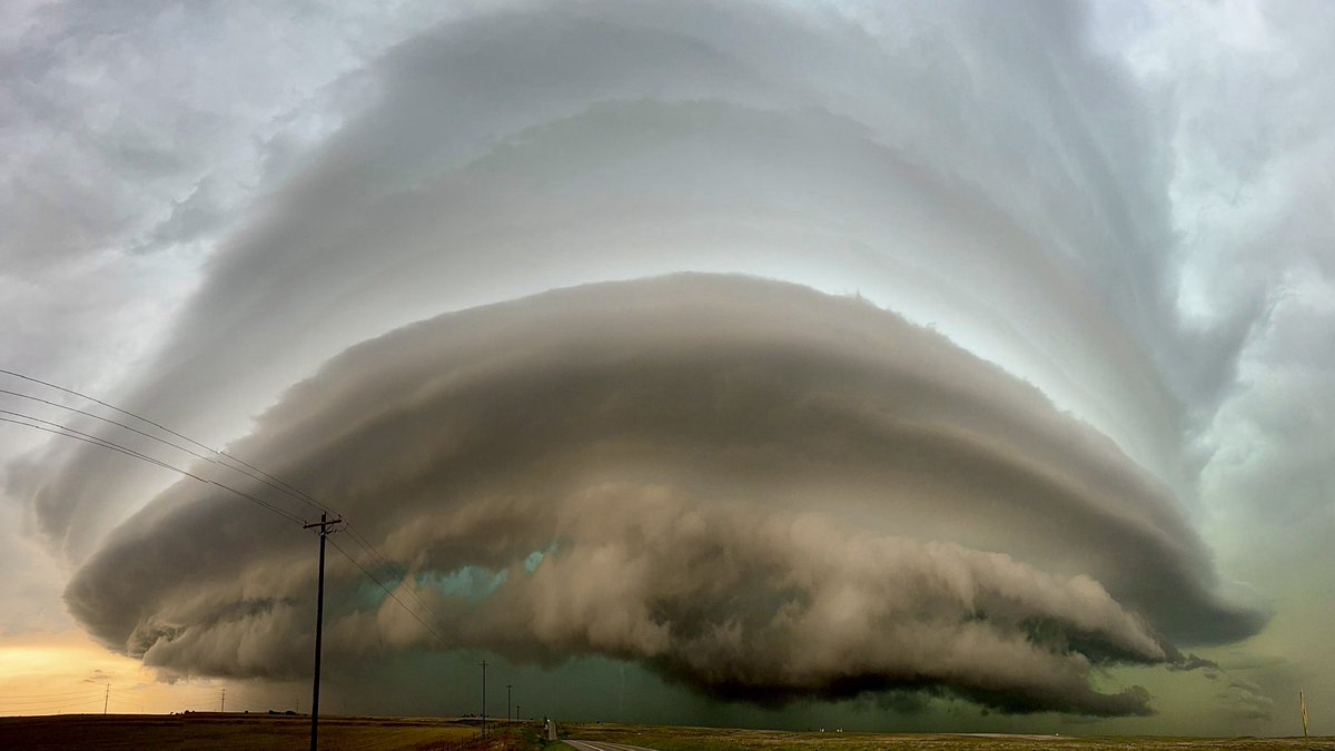 Get Close! Shoot Wide!

📍 Slapout, OK | 28 May 2025, 1933h CDT

#OKwx #Supercell #Mothership