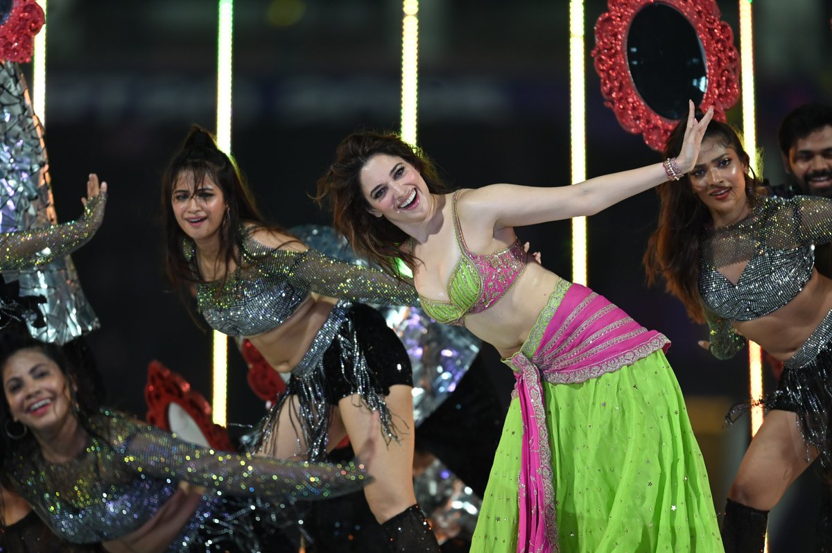 TeamTamannaah's tweet photo. Exclusive !!!!🔥

@tamannaahspeaks light up the stage with her performance during the opening ceremony of the UP T20 League.🤍🧿

At Atal Bihari Vajpayee Ekana International Cricket Stadium in Lucknow Today!✨

#TamannaahBhatia | #Tamannaah https://t.co/e7DbGWt9Ju