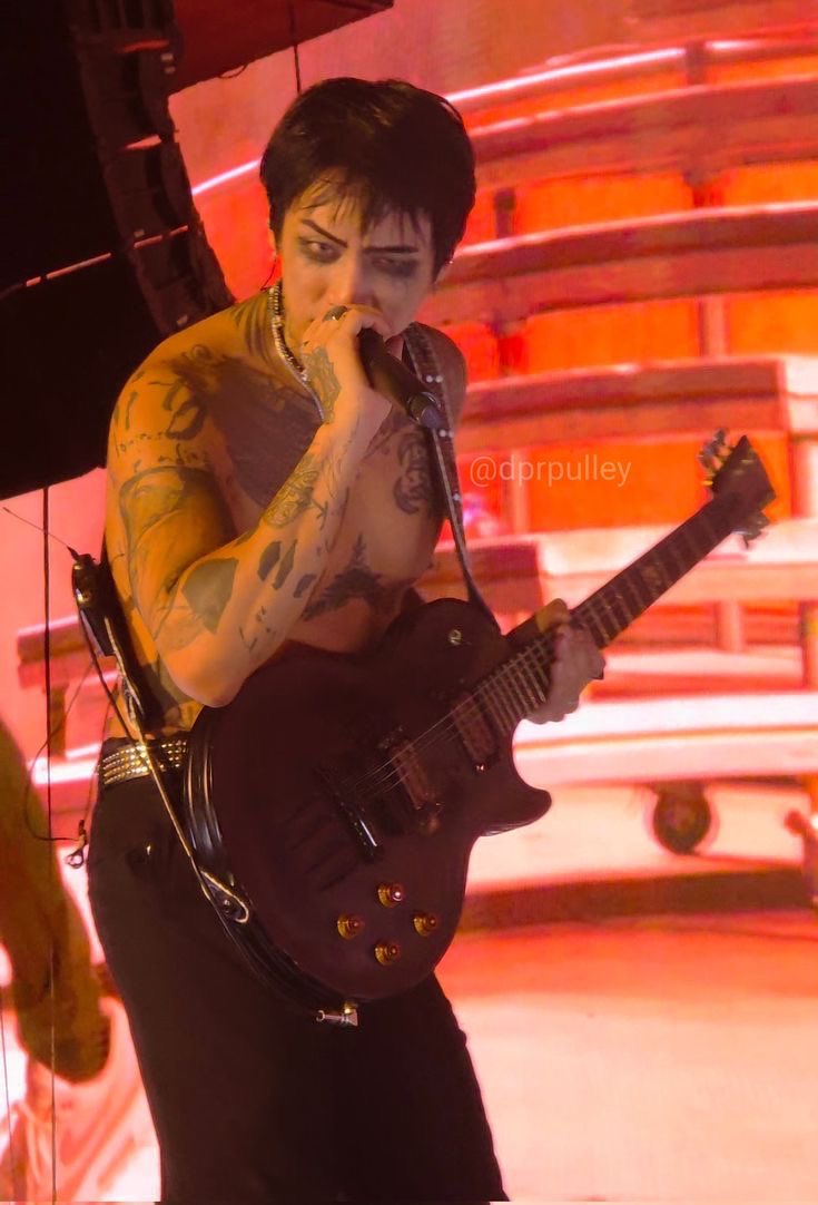 vantae; -174 tweet media