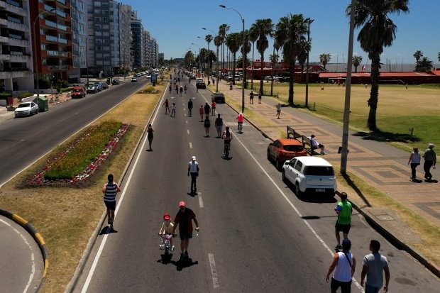 Se vendrá la rambla sin motores para los próximos domingos?

Hoy era un día ideal para que todos los niños la aprovecharán.
Qué opinan?

Nos dan un RT para que vuelva y meter un poco de presión.

#CiudadesParaPersonas
👩🏻‍🦯🧑‍🦽🤰🚶🏃🏻‍♀️🚴🚴🏽‍♀️🛴🛹🛼