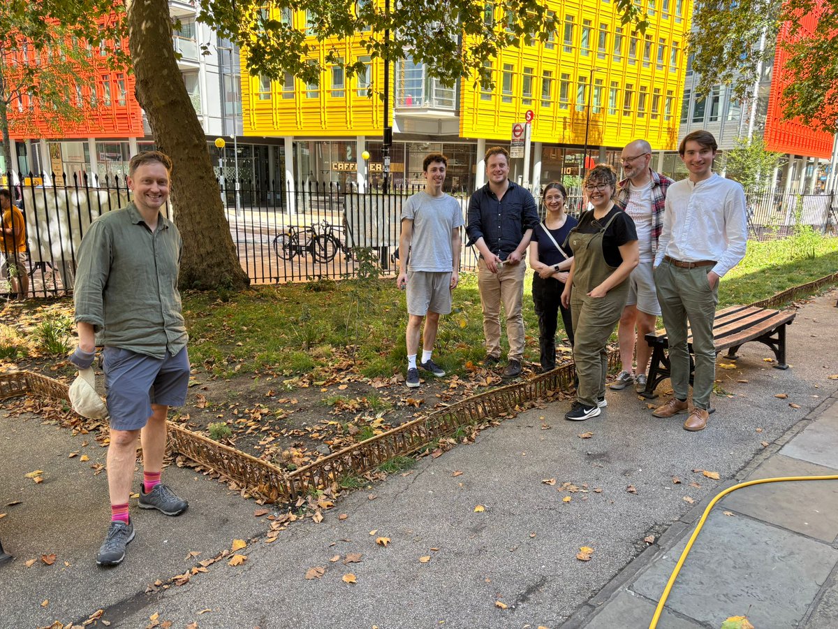 A huge thank you to all our gardening volunteers for helping in the <a href="/stgilesfields/">St Giles-in-the-Fields</a> churchyard today!