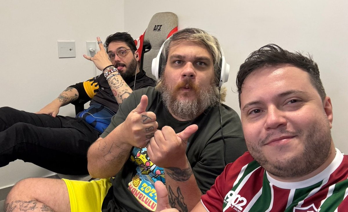 Eu sei, é um final de semana cansativo, mas vai deixar saudades. Então bora aproveitar o último dia do Mundial de Pokémon e assistir a todas as finais. E teremos brasileiro em campo. Veeeem!
youtube.com/live/2T-uSiMaR…