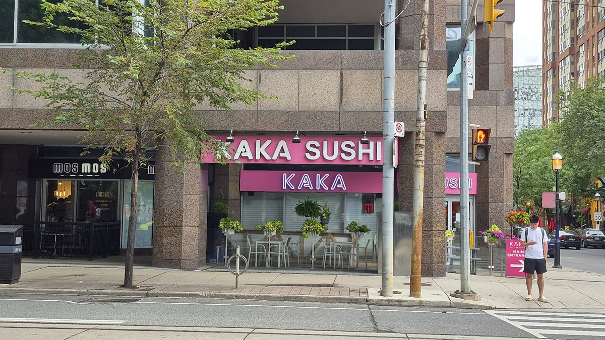 Un <a href="/MastersOfNaming/">Masters Of Naming</a> de manual i un altre #etfelicitofill per una 💩 d'opció per anar a menjar a Toronto, Canadà