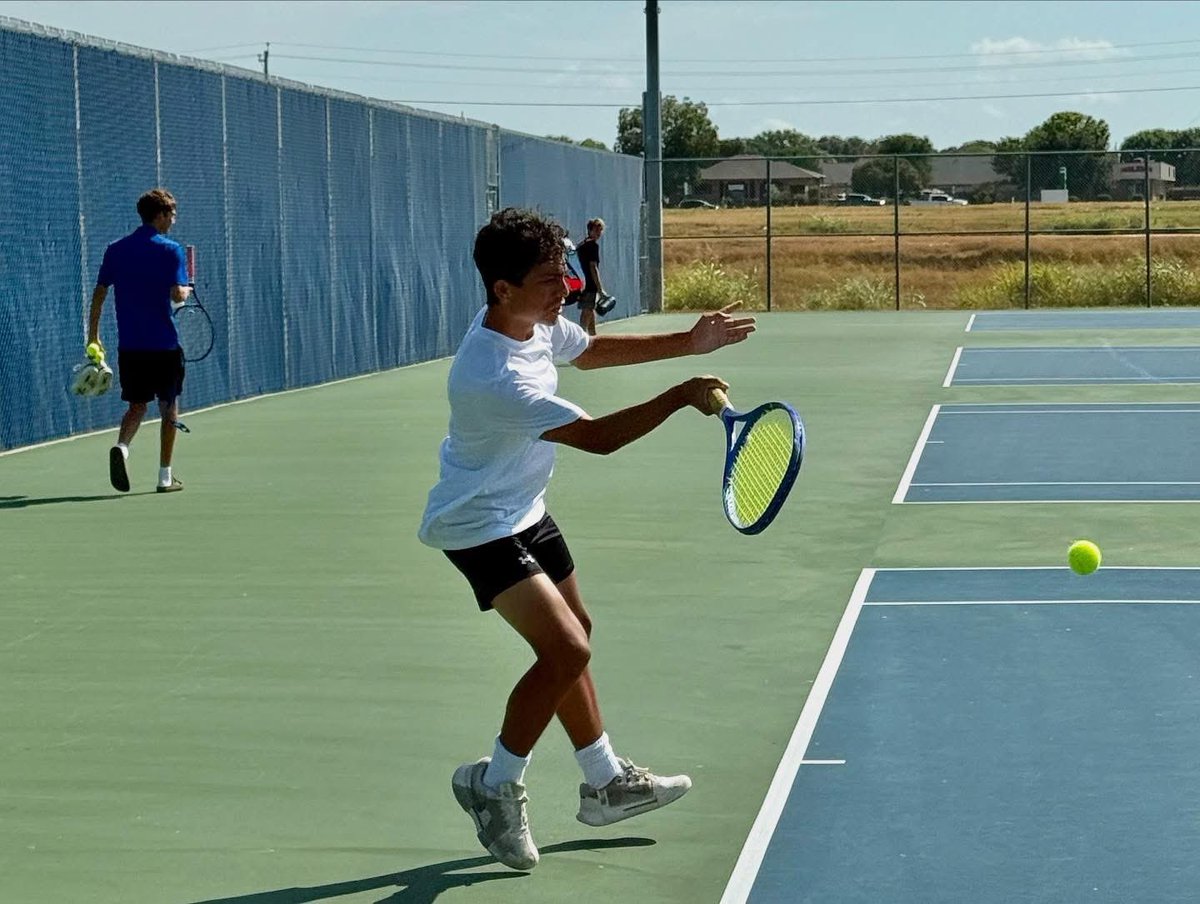 🎾Busy week for the Rangers! Here are a couple of fun pictures of our week. Keep working hard and fighting for those wins 💪 Hard work beats talent when talent doesn’t work hard 💙❤️🤍
