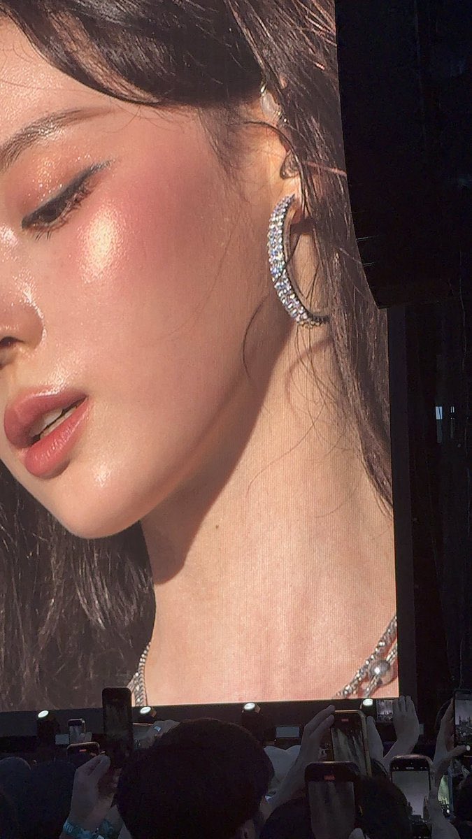 THE HIGHLIGHTER ???? 😩😩😩