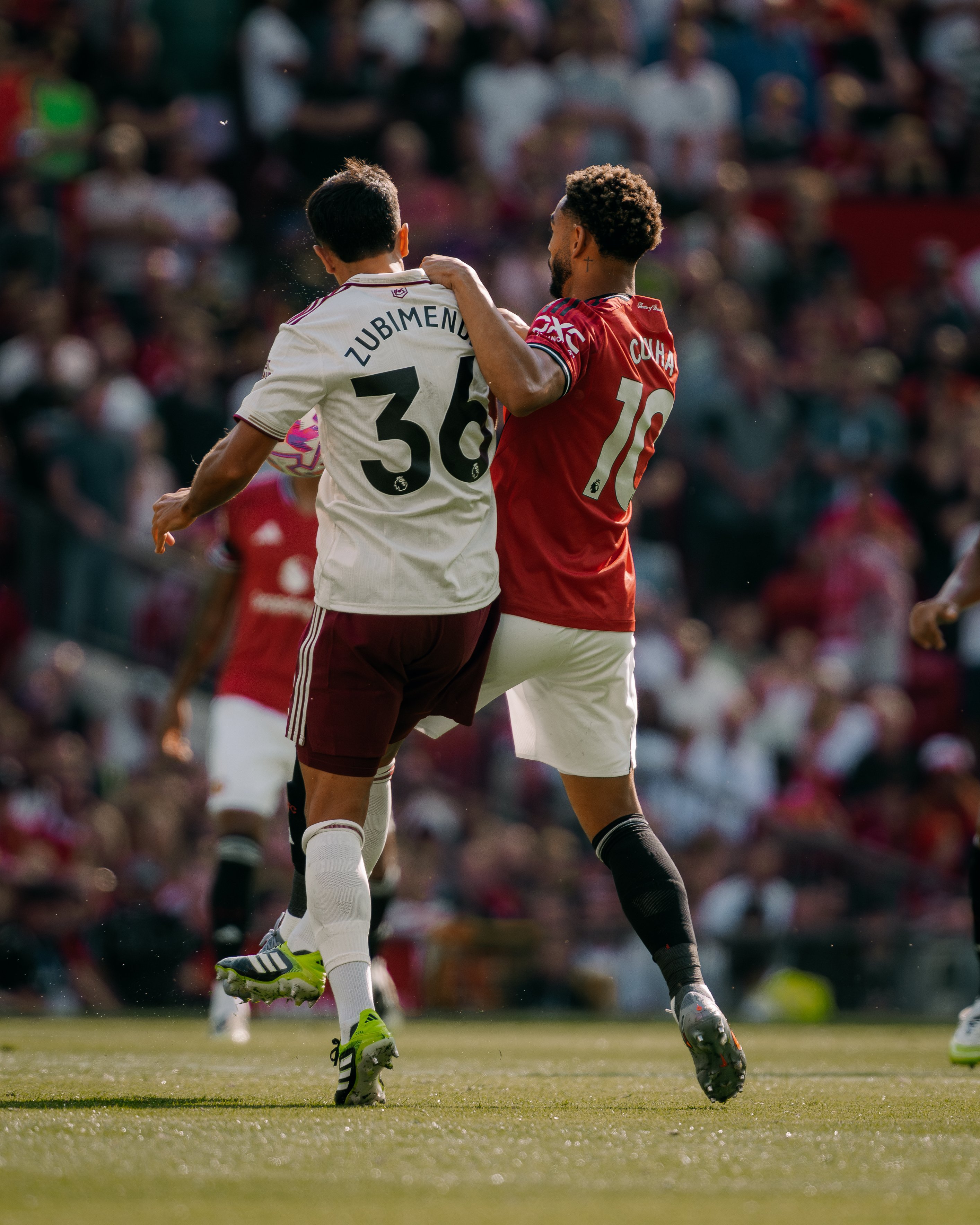 Matheus Cunha battles with Arsenal's Martin Zubimendi in midfield.