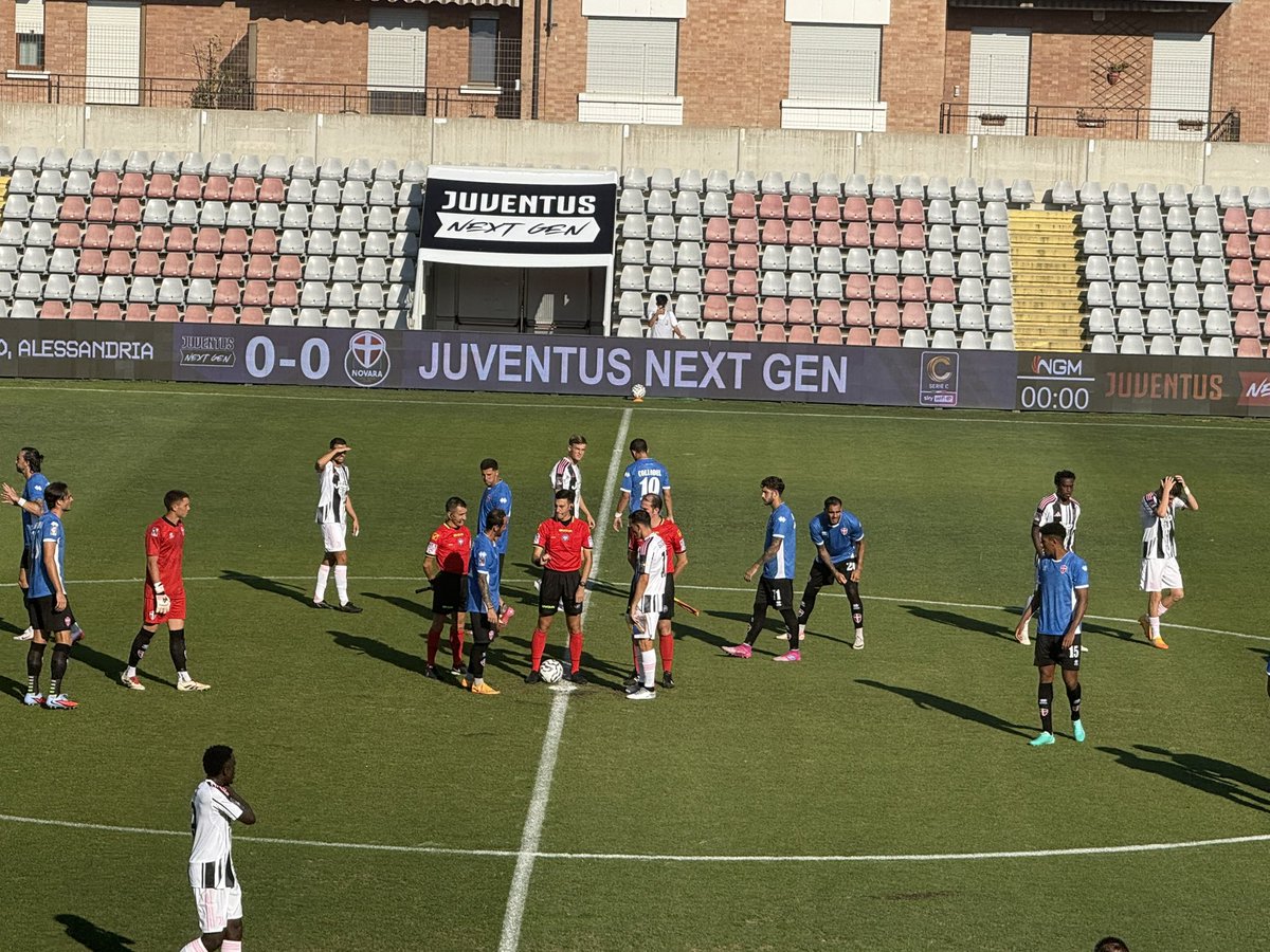 BaridonMarco's tweet image. La #Juventus #NextGen torna al Moccagatta 📍

Primo Turno di Coppa Italia Serie C col #Novara ⚽️

L’1️⃣1️⃣ scelto da Brambilla: Mangiapoco; Pedro Felipe, Scaglia F., Turicchia; Turco, Ngana, Faticanti, Puczka; Deme, Amaradio; Guerra

LIVE su @junews24com 🔴