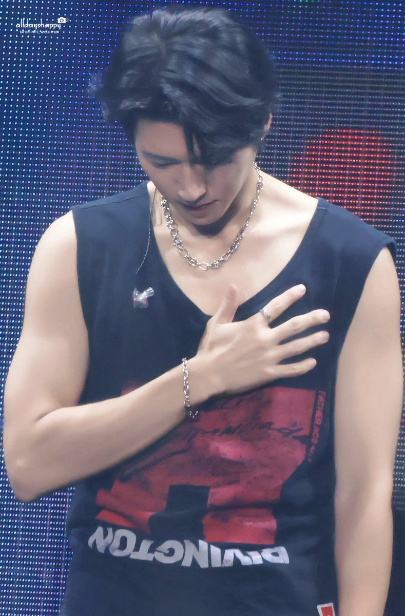 250817 식목일5 DAY2, Tree High School, 나무高🌳

화질 넘 좋지않지만😭
우현이의 또 한번의 마음전달식🫶🏻

#남우현 #NAMWOOHYUN
#NWH_5TH_SOLO_CONCERT
#식목일5 #TREE_HIGH_SCHOOL
#나무高 #나무고등학교