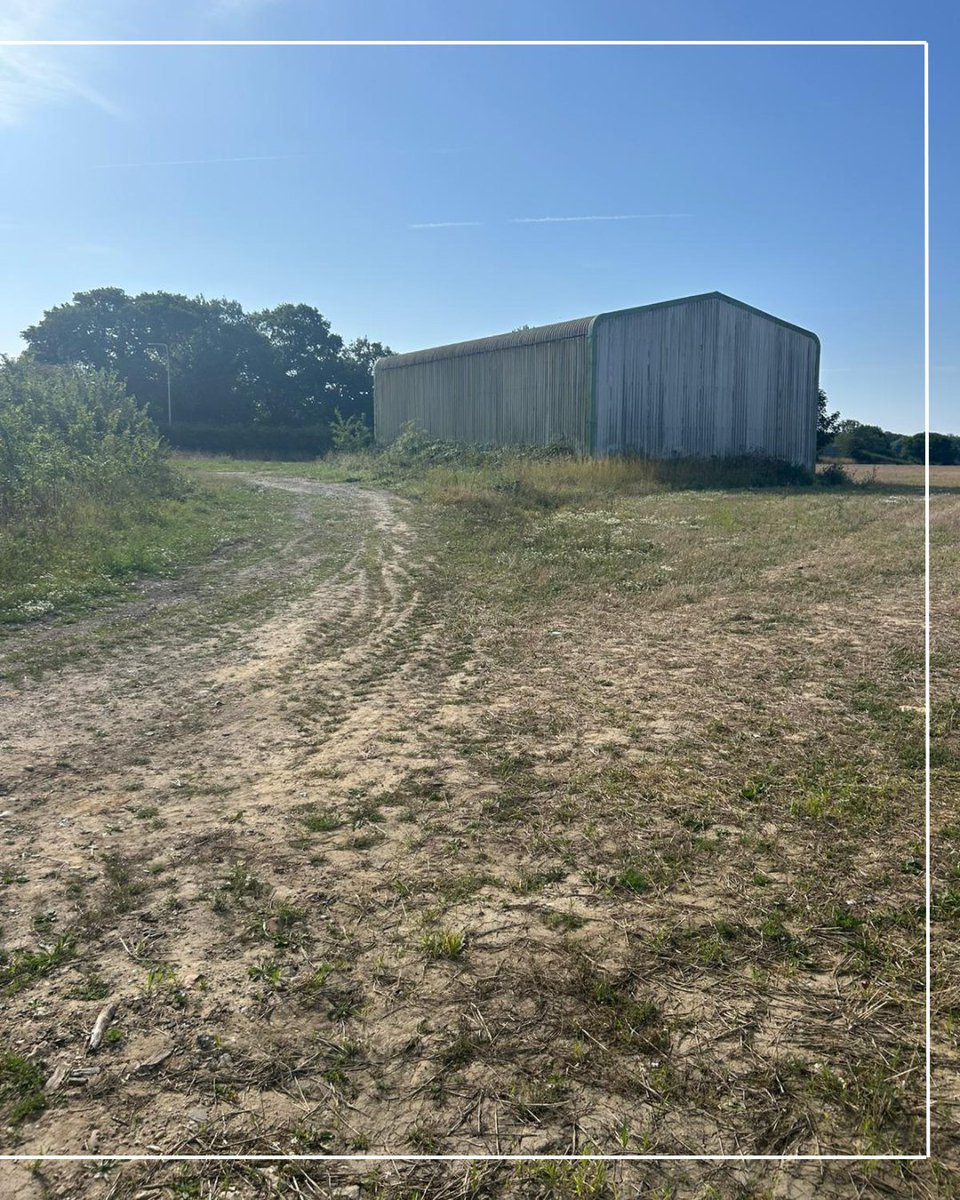 🏡 Self-build dream!
Full planning permission for a striking 4-bed barn conversion on the Blundeston border.

✔ Just under 1 acre
✔ Contemporary design
✔ Semi-rural setting

📞 01502 712122 | beccles@durrants.com
#BarnConversion #SelfBuild #NorfolkSuffolkLiving