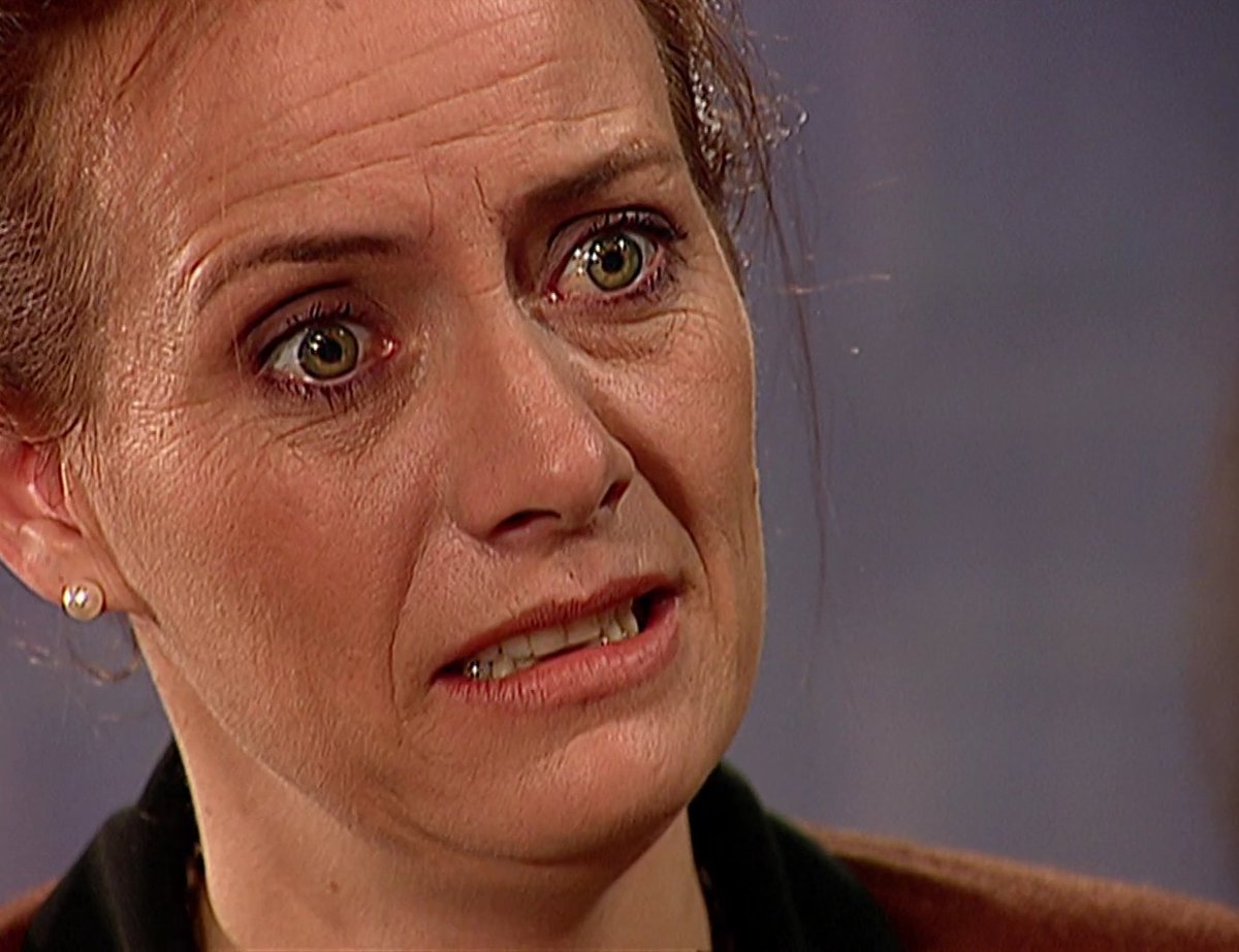PasdeGavilanes's tweet photo. #PasiónDeGavilanes #PDG38 Doña Gabriela le dice a su hija que está dispuesta a tolerar que Óscar viva en la Hacienda con tal de que ella regrese. https://t.co/GntQIV4Lxh